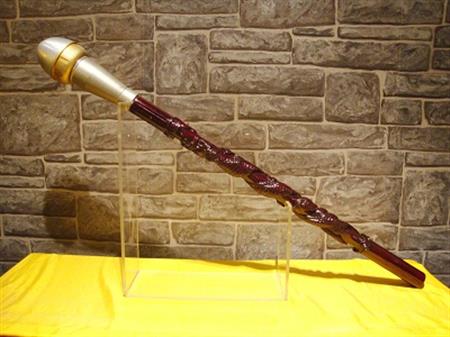 2002年，紅古軒一舉當選全國九運會圣火把桿設計與制作權(quán)